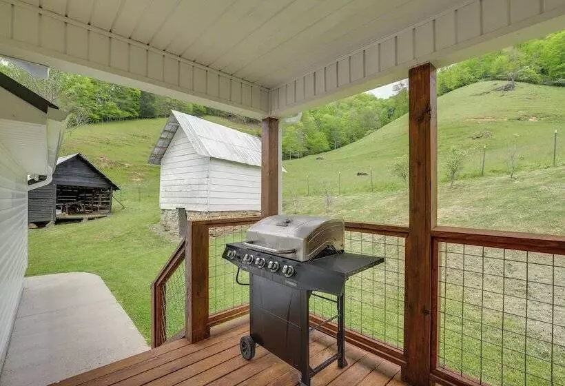 Hike & Relax: Blue Ridge Mountain Retreat!