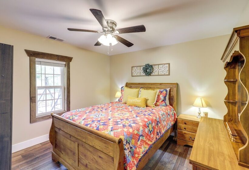 Hike & Relax: Blue Ridge Mountain Retreat!