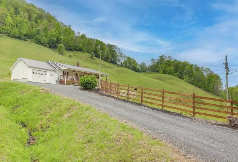 Hike & Relax: Blue Ridge Mountain Retreat!