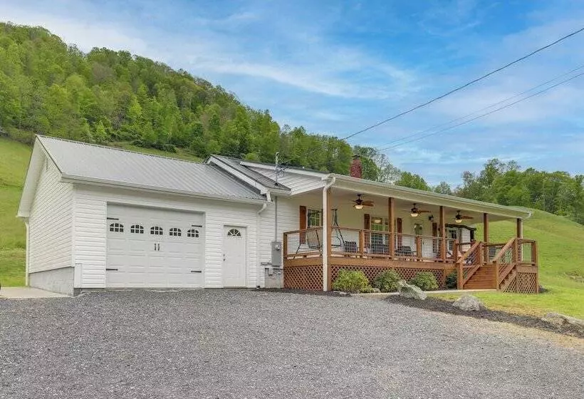 Hike & Relax: Blue Ridge Mountain Retreat!