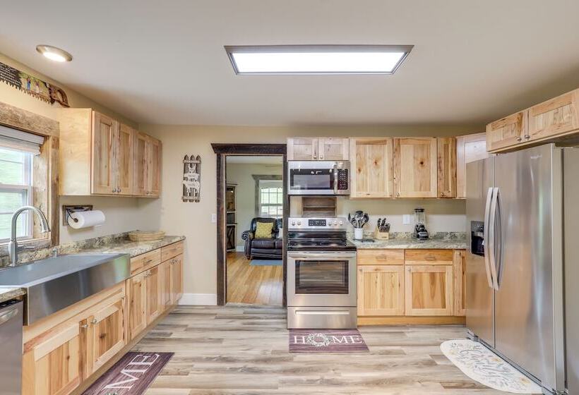 Hike & Relax: Blue Ridge Mountain Retreat!