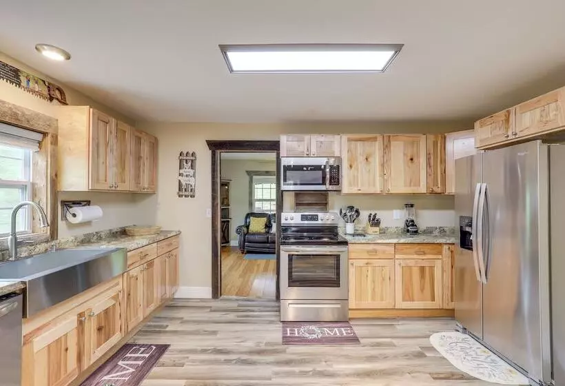 Hike & Relax: Blue Ridge Mountain Retreat!