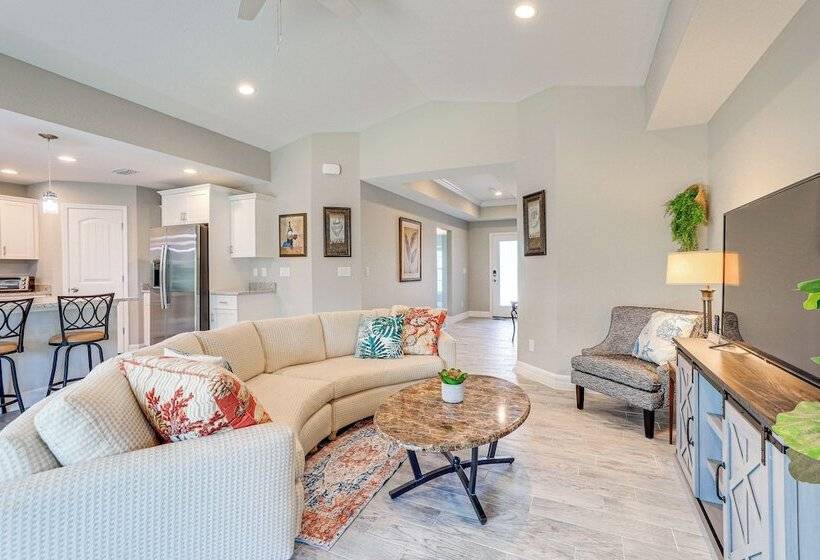 Bright Rotonda West Home W/ Patio, 7 Mi To Beach!