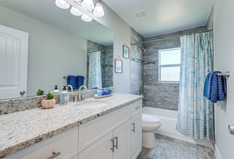 Bright Rotonda West Home W/ Patio, 7 Mi To Beach!