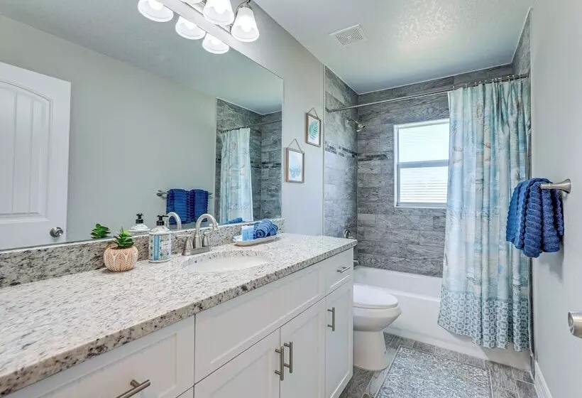 Bright Rotonda West Home W/ Patio, 7 Mi To Beach!