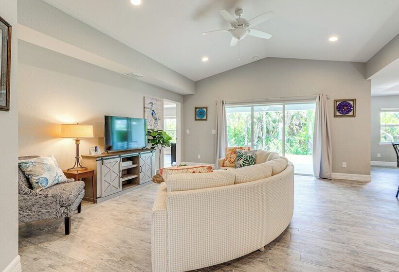 Bright Rotonda West Home W/ Patio, 7 Mi To Beach!