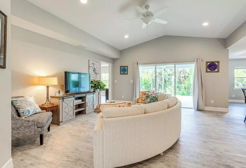 Bright Rotonda West Home W/ Patio, 7 Mi To Beach!