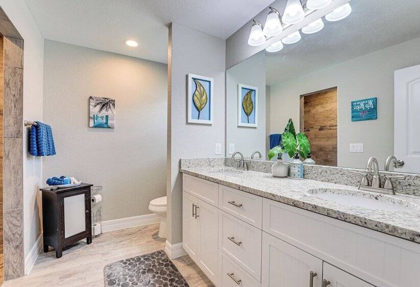 Bright Rotonda West Home W/ Patio, 7 Mi To Beach!