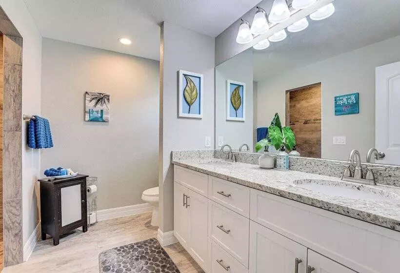Bright Rotonda West Home W/ Patio, 7 Mi To Beach!