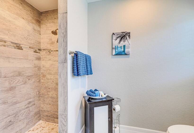 Bright Rotonda West Home W/ Patio, 7 Mi To Beach!