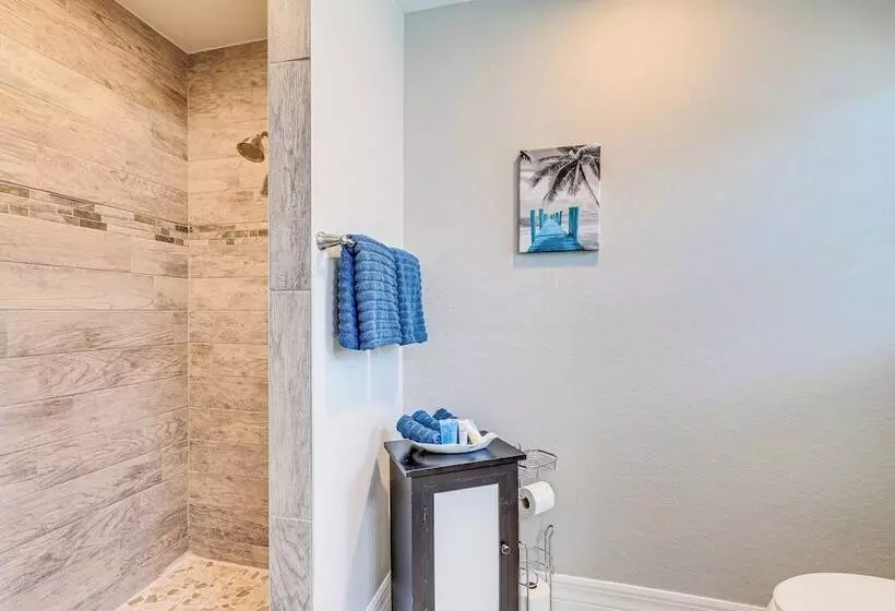 Bright Rotonda West Home W/ Patio, 7 Mi To Beach!