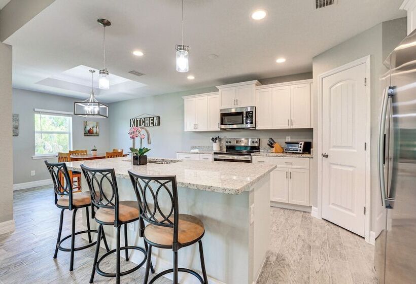 Bright Rotonda West Home W/ Patio, 7 Mi To Beach!