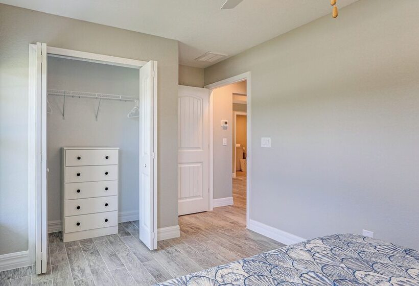 Bright Rotonda West Home W/ Patio, 7 Mi To Beach!