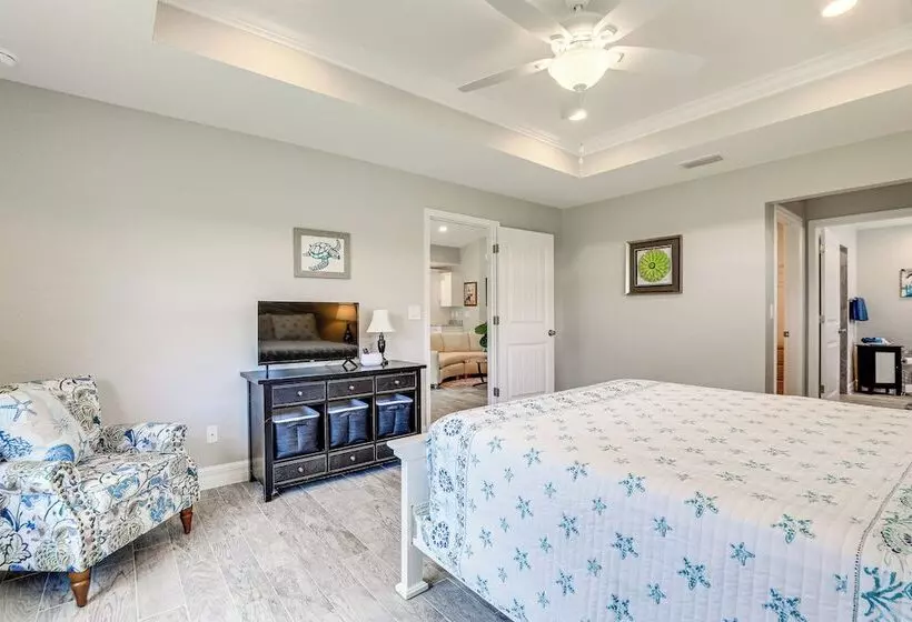 Bright Rotonda West Home W/ Patio, 7 Mi To Beach!