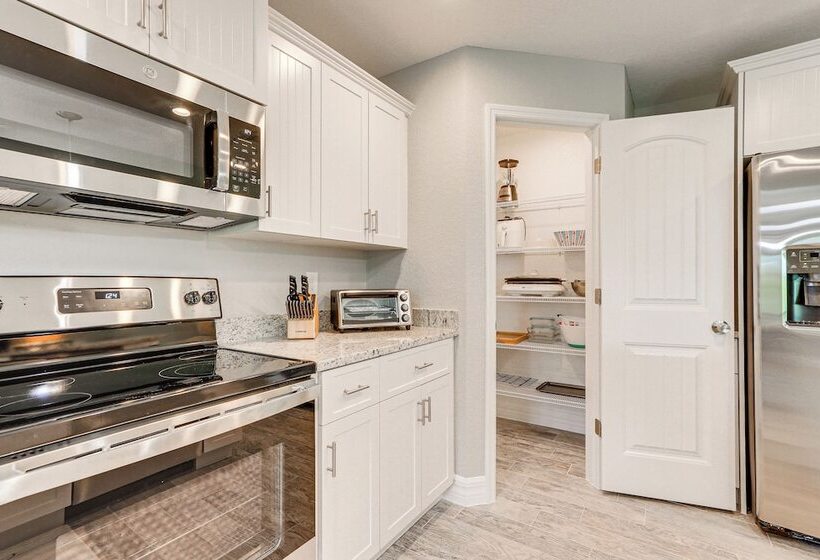 Bright Rotonda West Home W/ Patio, 7 Mi To Beach!