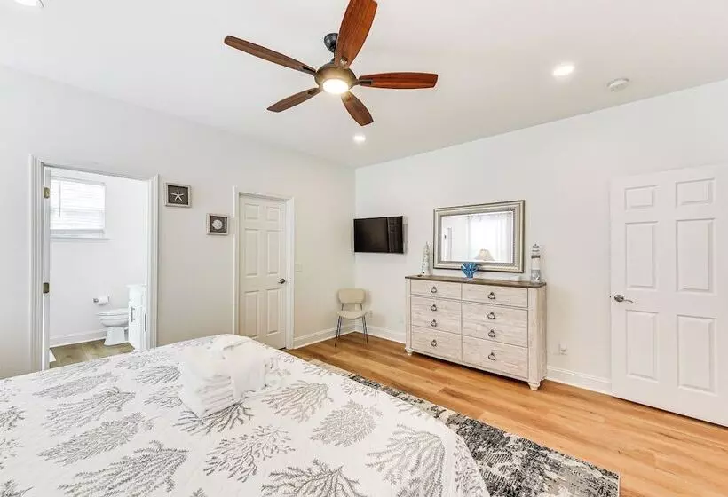 Charming Bluffton Home W/ Yard ~ 3 Mi To Beaches!