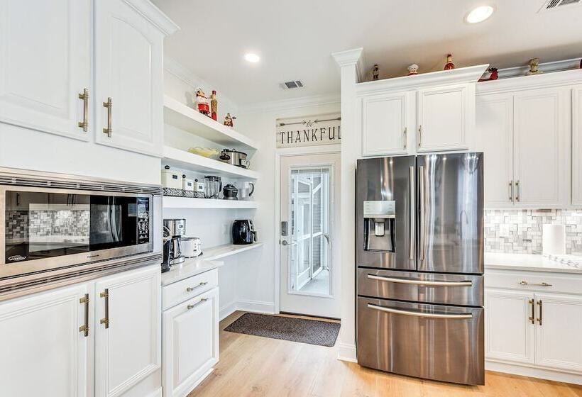 Charming Bluffton Home W/ Yard ~ 3 Mi To Beaches!