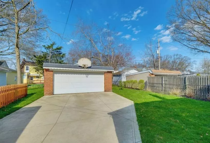 Charming Home   4 Mi To Euclid Creek Reservation