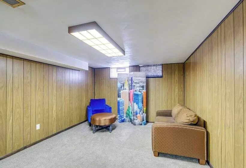 Charming Home   4 Mi To Euclid Creek Reservation