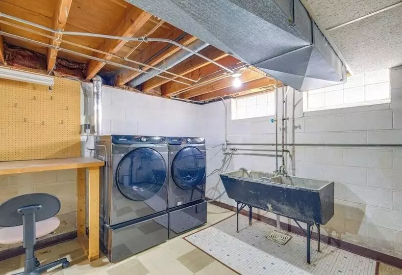 Charming Home   4 Mi To Euclid Creek Reservation