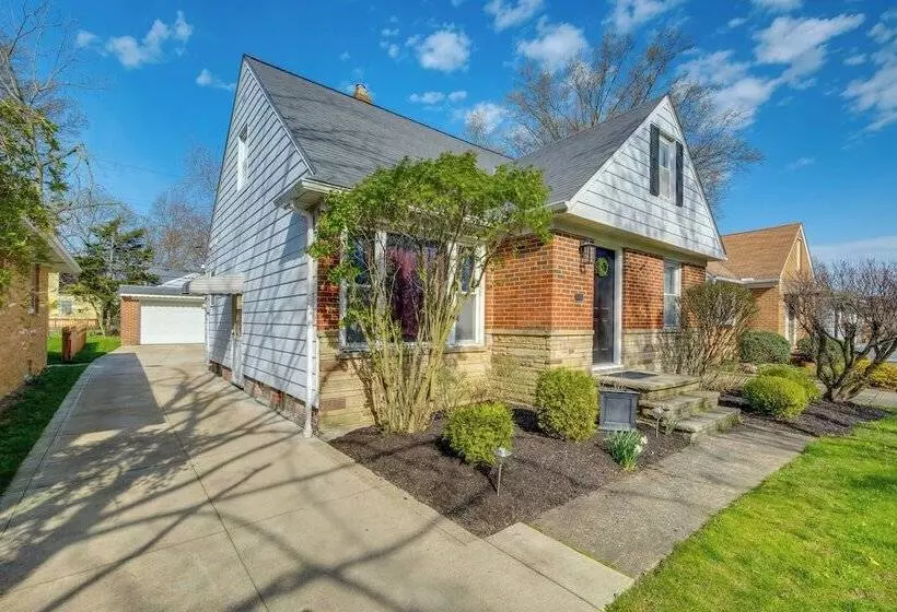 Charming Home   4 Mi To Euclid Creek Reservation