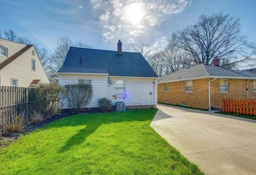 Charming Home   4 Mi To Euclid Creek Reservation