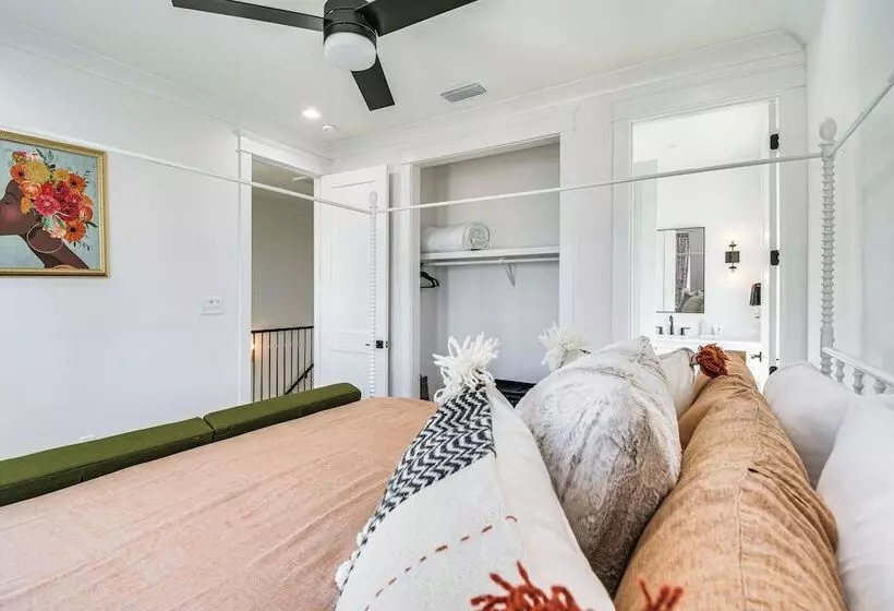 Coastal Gulf Shores Abode W/ Private Beach Access!