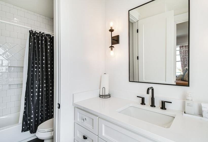 Coastal Gulf Shores Abode W/ Private Beach Access!