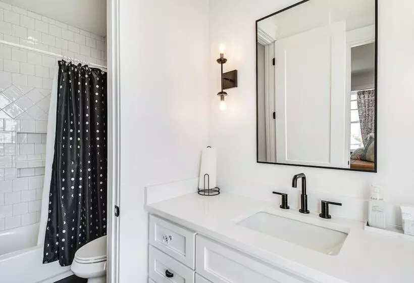 Coastal Gulf Shores Abode W/ Private Beach Access!