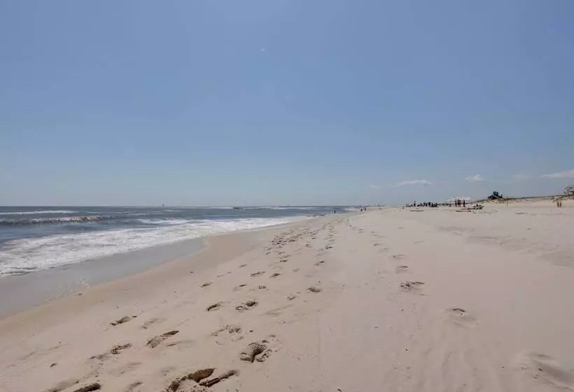 Coastal Gulf Shores Abode W/ Private Beach Access!