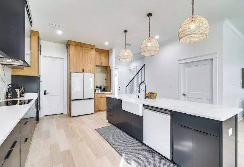 Coastal Gulf Shores Abode W/ Private Beach Access!