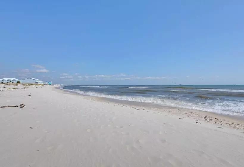 Coastal Gulf Shores Abode W/ Private Beach Access!
