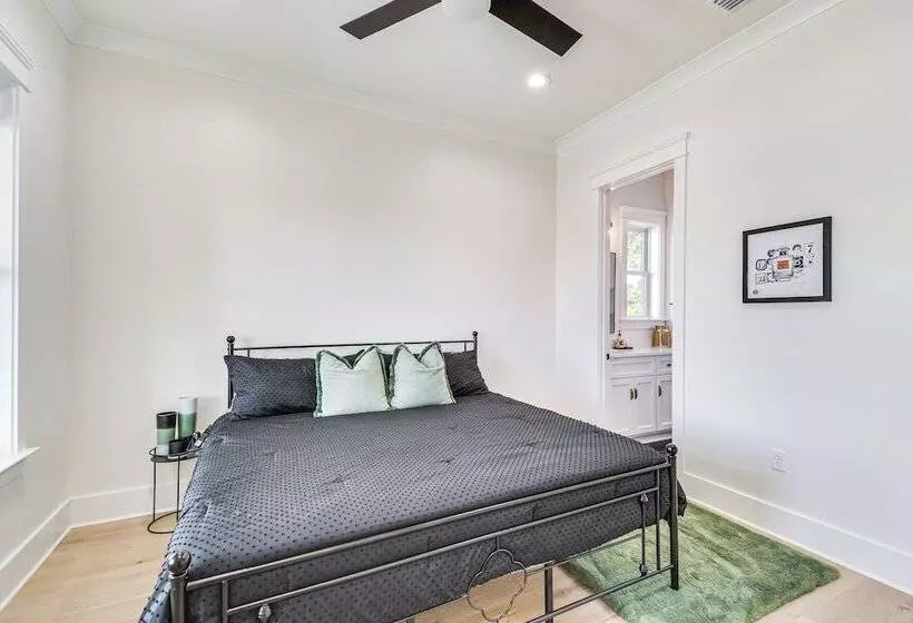 Coastal Gulf Shores Abode W/ Private Beach Access!