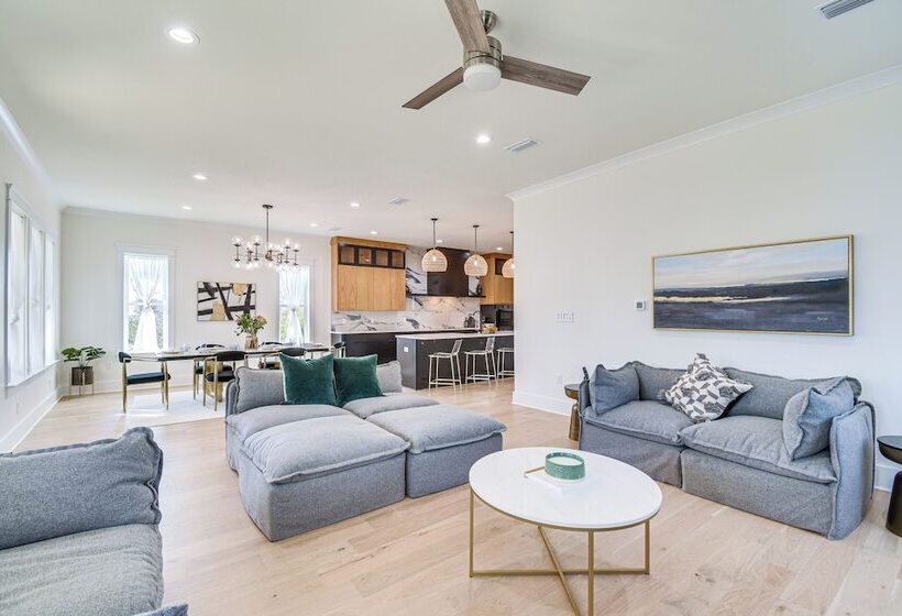 Coastal Gulf Shores Abode W/ Private Beach Access!