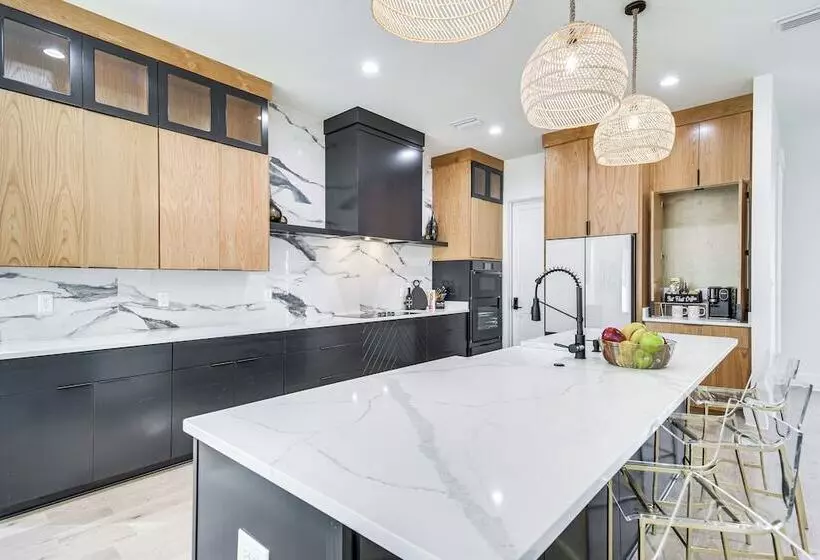 Coastal Gulf Shores Abode W/ Private Beach Access!