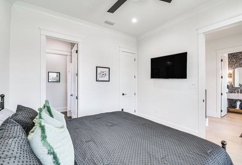 Coastal Gulf Shores Abode W/ Private Beach Access!