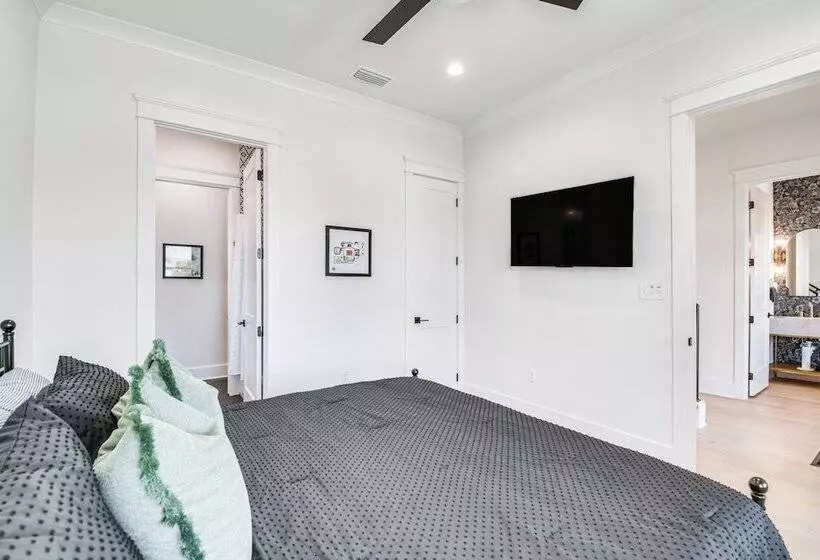 Coastal Gulf Shores Abode W/ Private Beach Access!