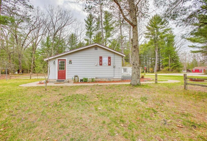 Cozy Wellston Cabin Walk To Crystal Lake!