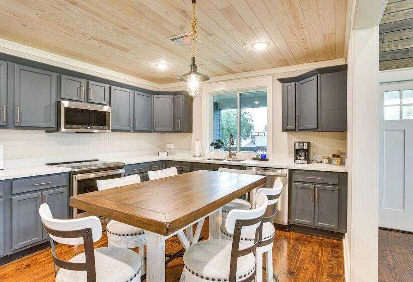 Dularge Copper Landing    Steps To Falgout Marina