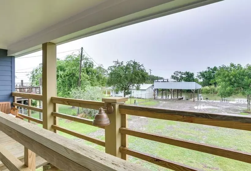 Dularge Copper Landing    Steps To Falgout Marina