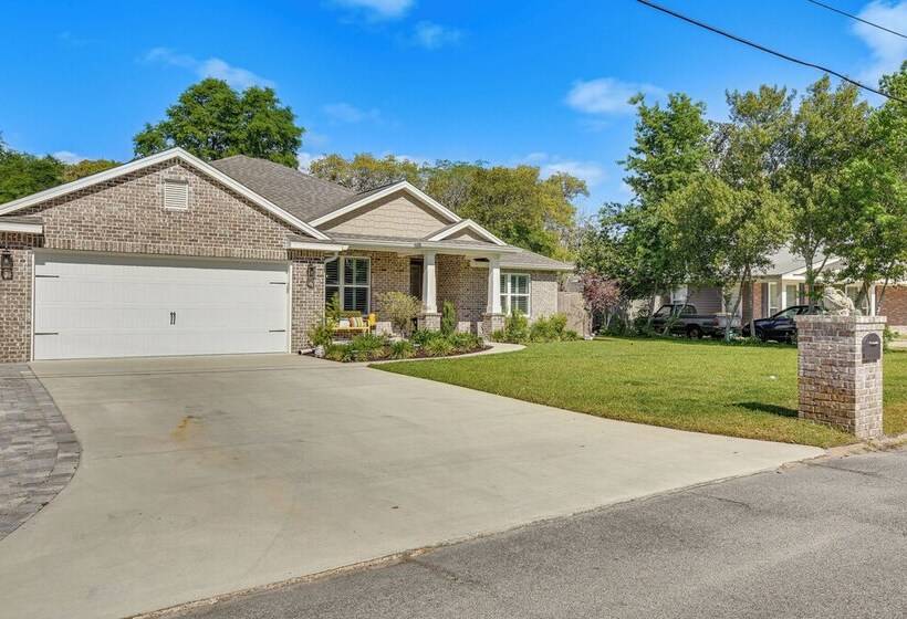 Fort Walton Beach House: Lanai W/ Saltwater Pool!