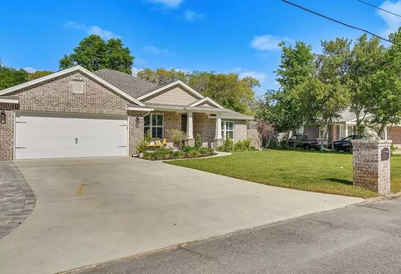 Fort Walton Beach House: Lanai W/ Saltwater Pool!