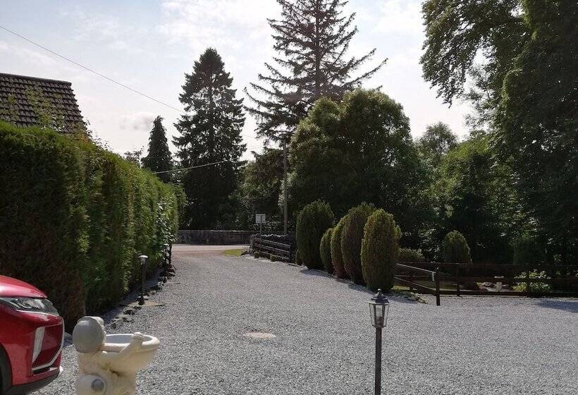 Highland & Transylvania Glamping Pod