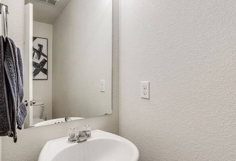 6 Mi To Dia: Denver Home W/ Fenced Yard & Fire Pit