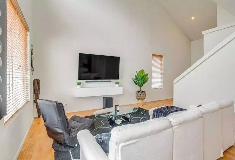 6 Mi To Dia: Denver Home W/ Fenced Yard & Fire Pit