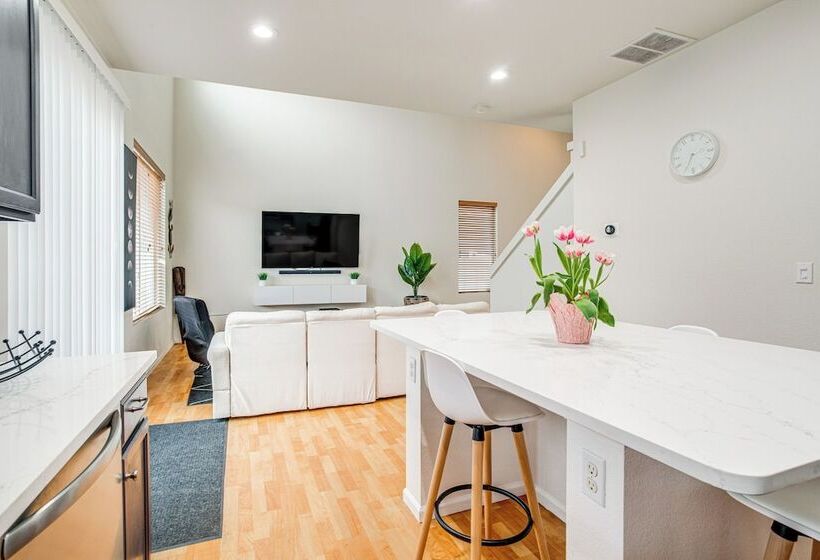 6 Mi To Dia: Denver Home W/ Fenced Yard & Fire Pit