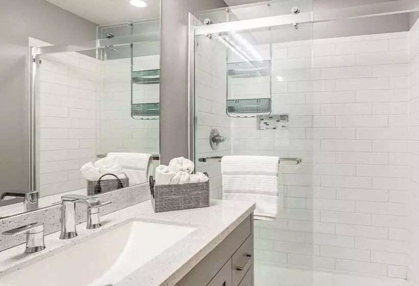 6 Mi To Dia: Denver Home W/ Fenced Yard & Fire Pit