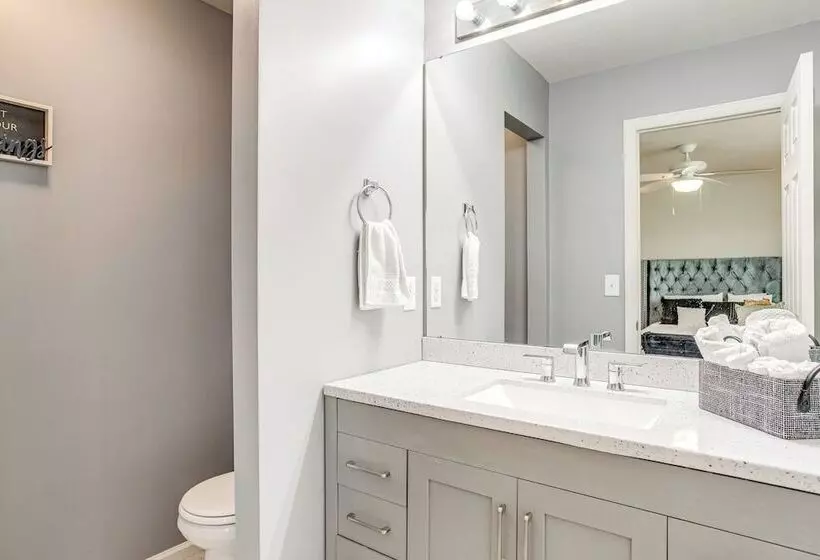 6 Mi To Dia: Denver Home W/ Fenced Yard & Fire Pit