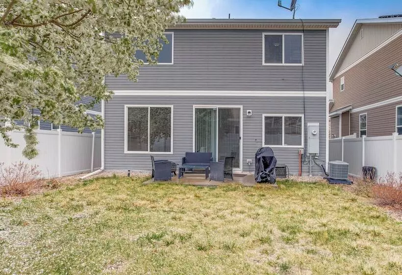 6 Mi To Dia: Denver Home W/ Fenced Yard & Fire Pit
