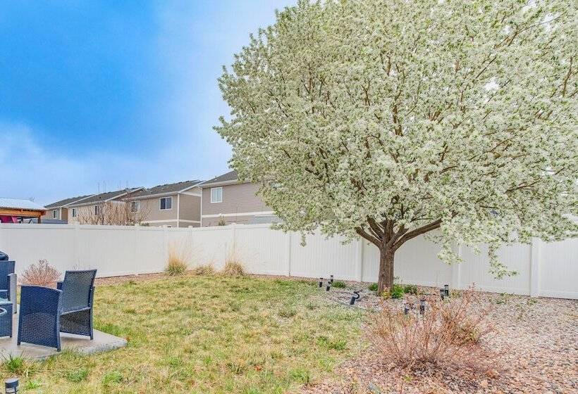6 Mi To Dia: Denver Home W/ Fenced Yard & Fire Pit